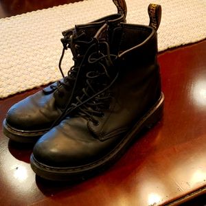 RARE!! SIZE 4 Junior!!! Dr. Martens 1460 J!